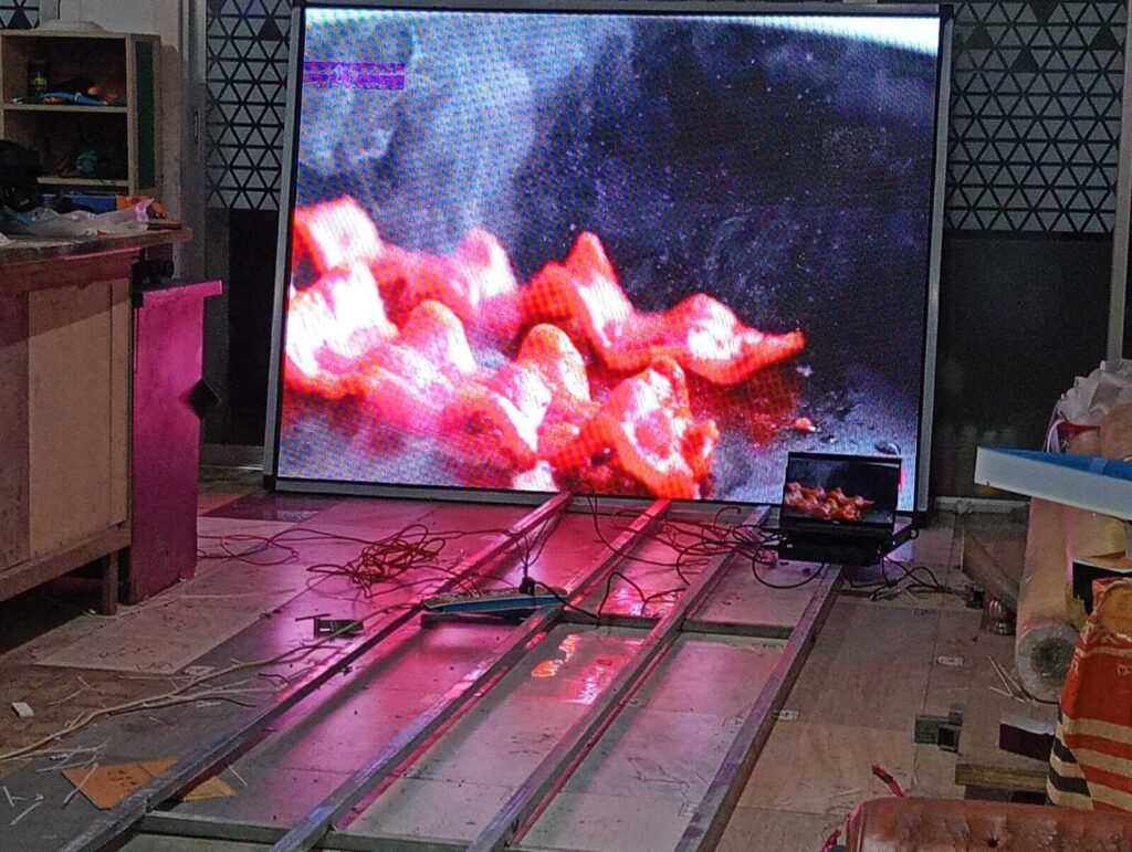 Digital outdoor advertising